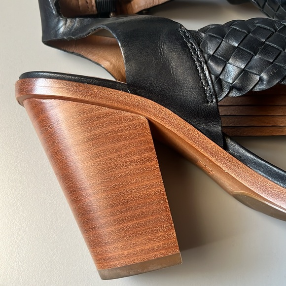 Frye Sara Sandal Heel - Picture 10 of 16